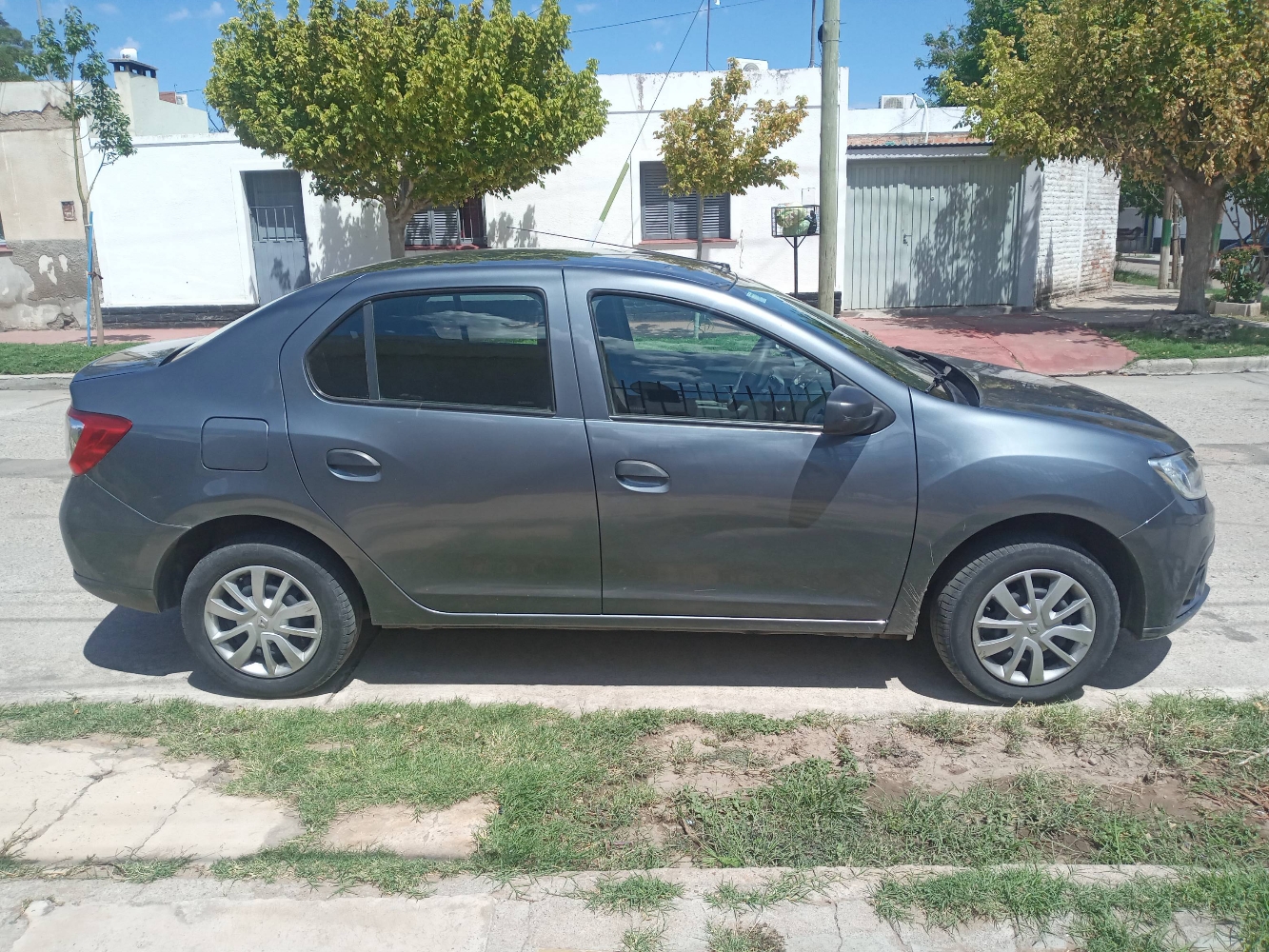 Foto de Toyota LOGAN PH2 LIFE 1.6