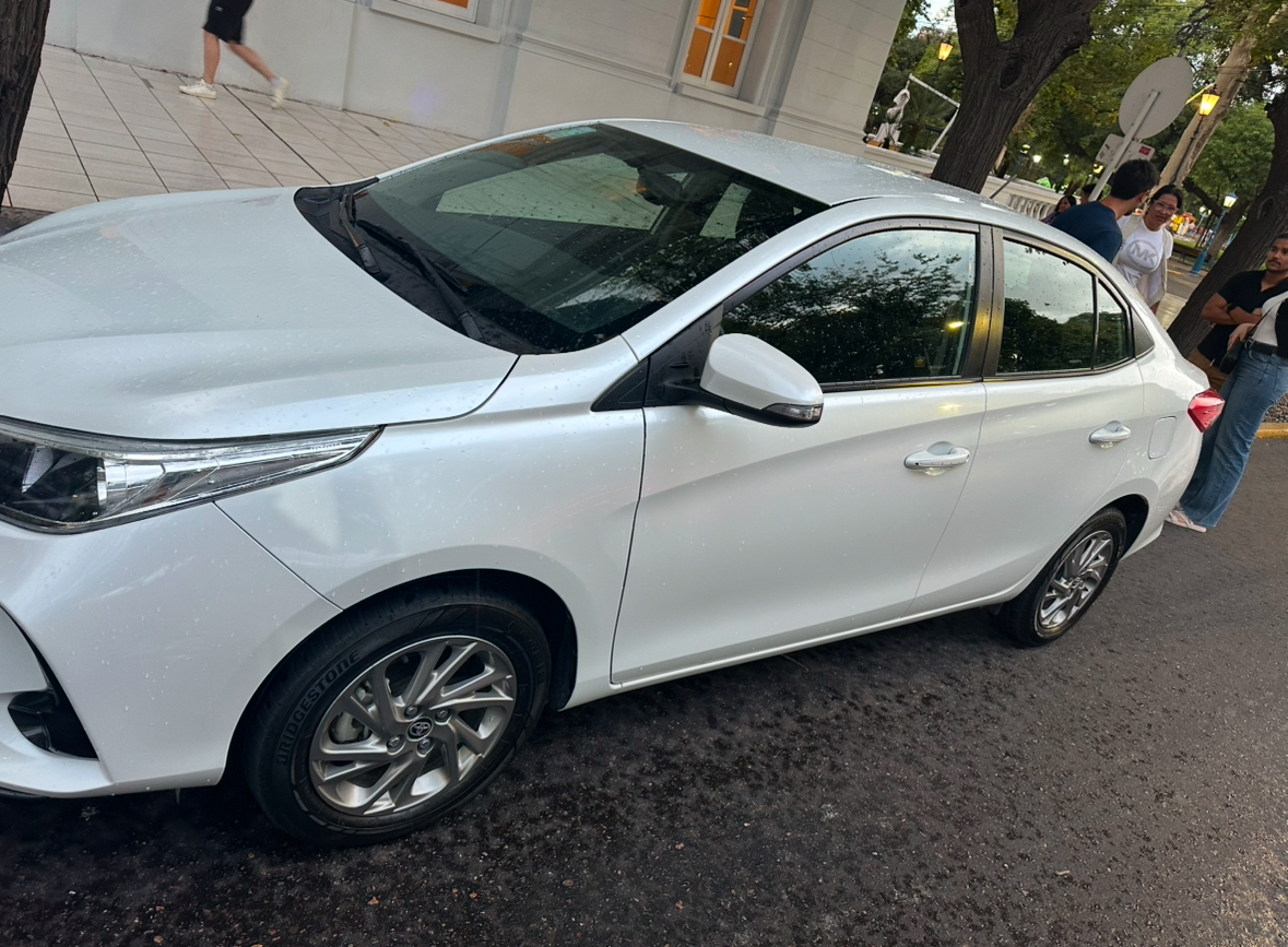 Foto de Toyota YARIS XLS 1.5 6M/T 4P