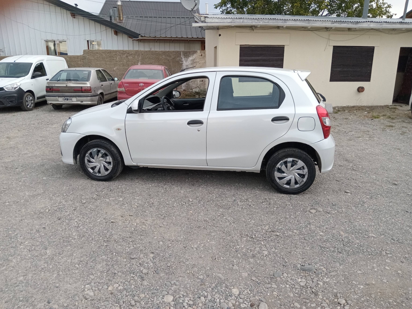 Foto de Toyota ETIOS X 1.5 6M/T 5P
